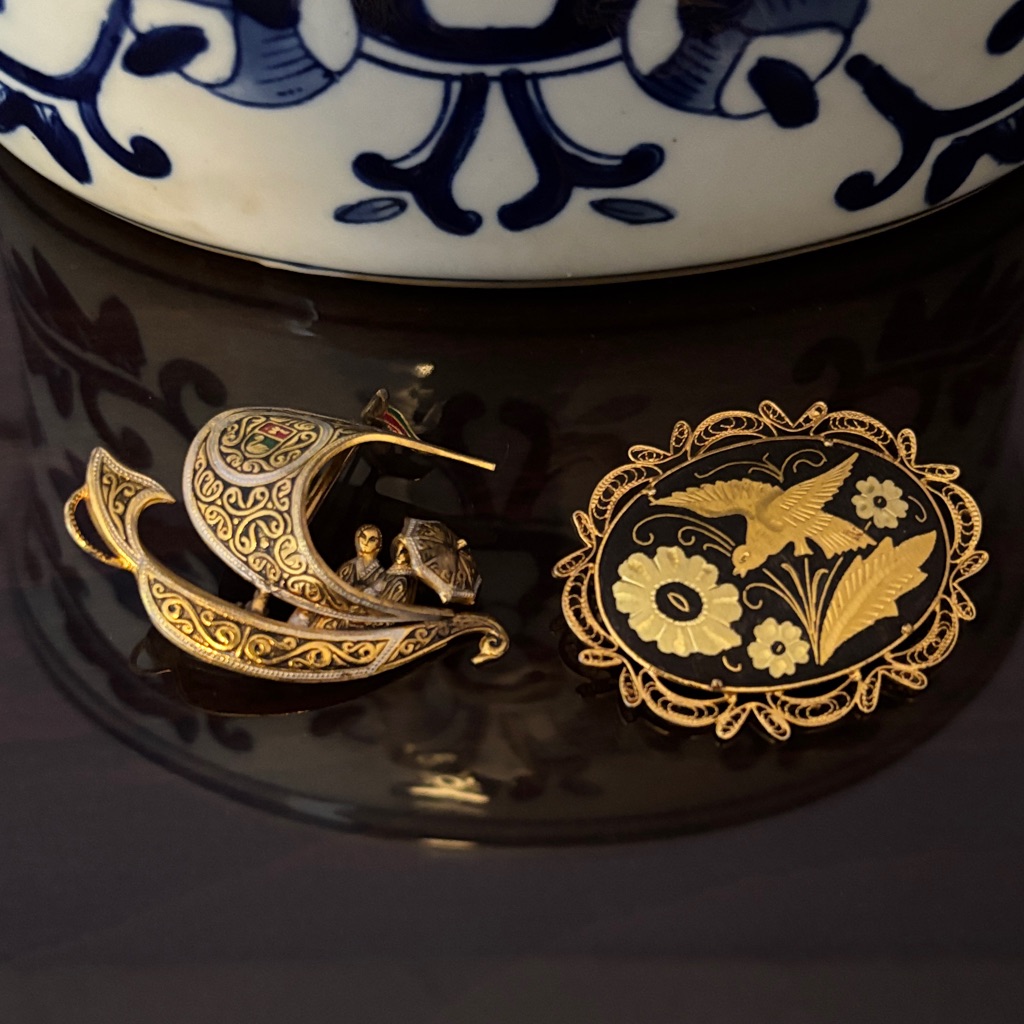 Stunning Damascene Style Brooch Set!